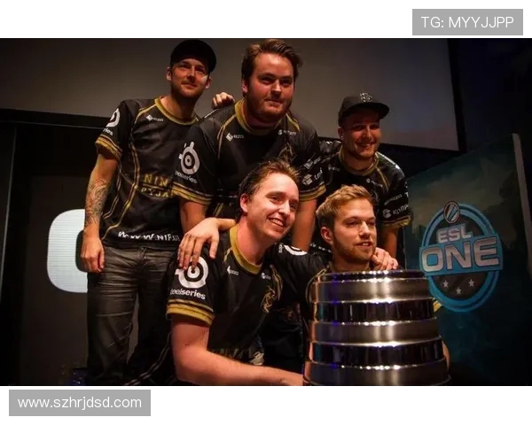 FPX战队反击战术解析：如何在CSGO中掌控局势与节奏