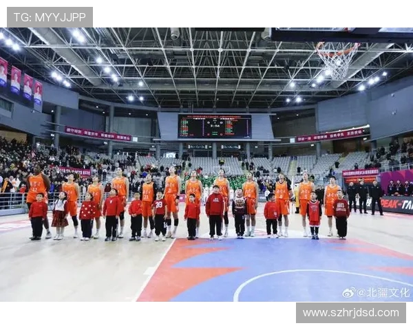 内蒙古女篮迎战上海队力争主场胜利展现强大实力 内蒙古女篮迎战上海队力争主场胜利展现强大实力