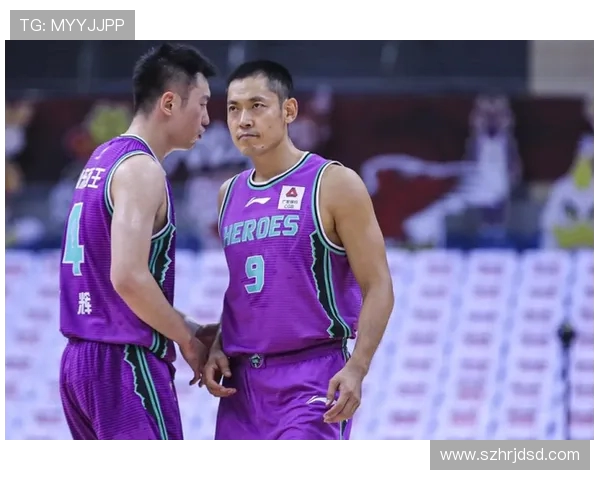 张庆鹏的篮球之路：从青涩少年到职业明星的奋斗历程与心路历程